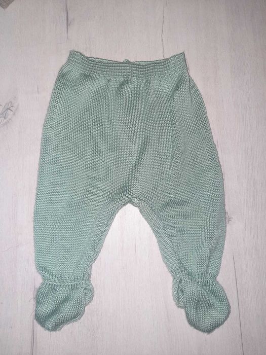 Conjunto de camisa e calças de lã para bebé dos 1 aos 3 meses.