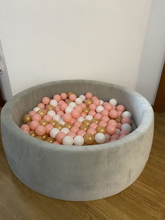 Suchy basen z kulkami nuby