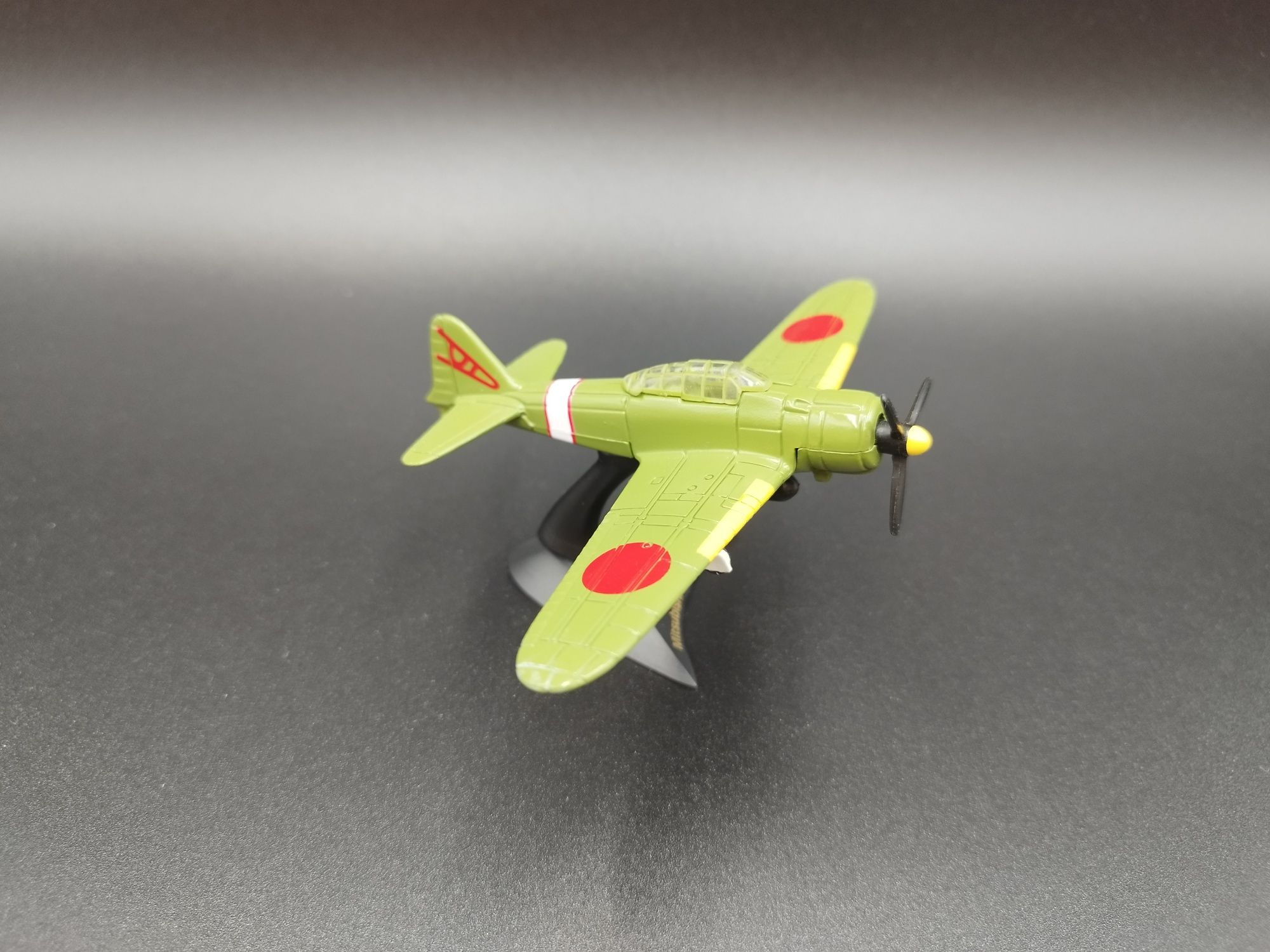 Maisto 1: 100 samolot Mitsubishi A6M2 model Zero Fighter
0