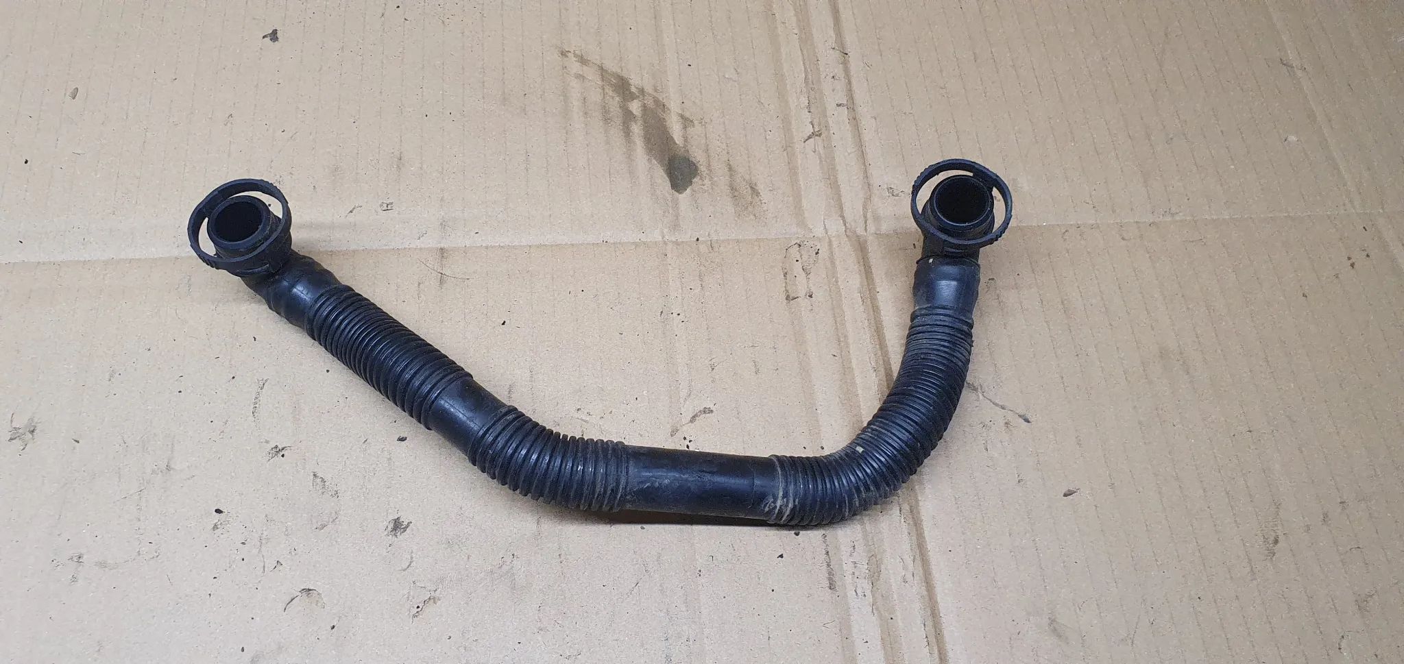 Rurka wąż przewód odmy Audi A4 B6 1.8T 06B133817S
