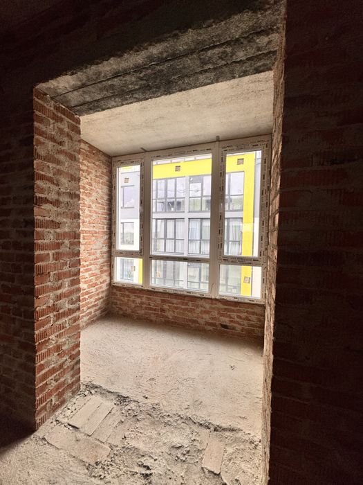 Продаж 3 кім.сирої квартири