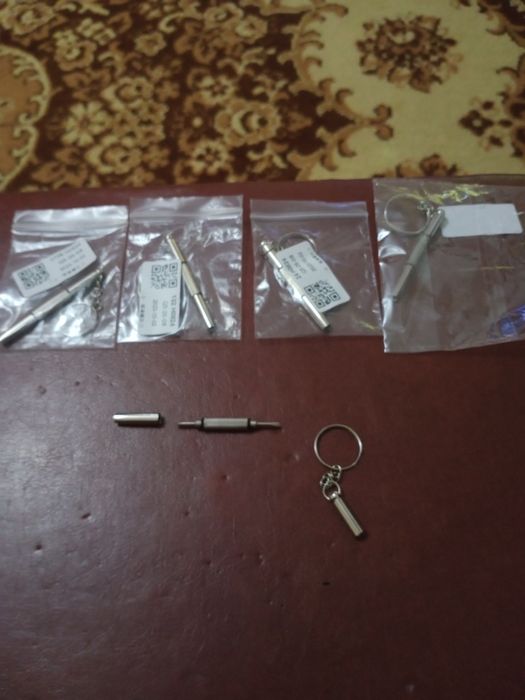 Брелок с мини отвёрткой крестовой и плоской