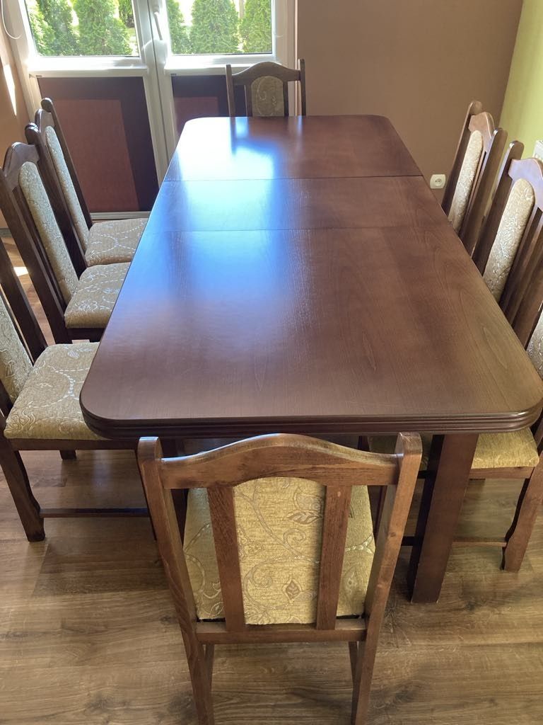 Komplet stół plus krzesła