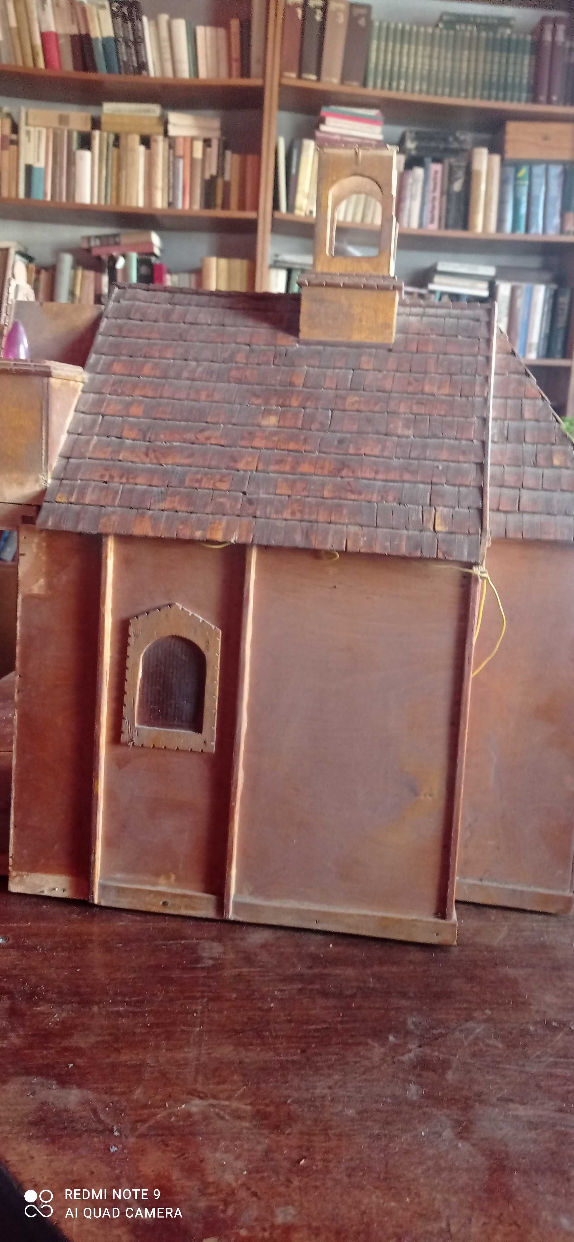 Makieta kościoła z drewna
