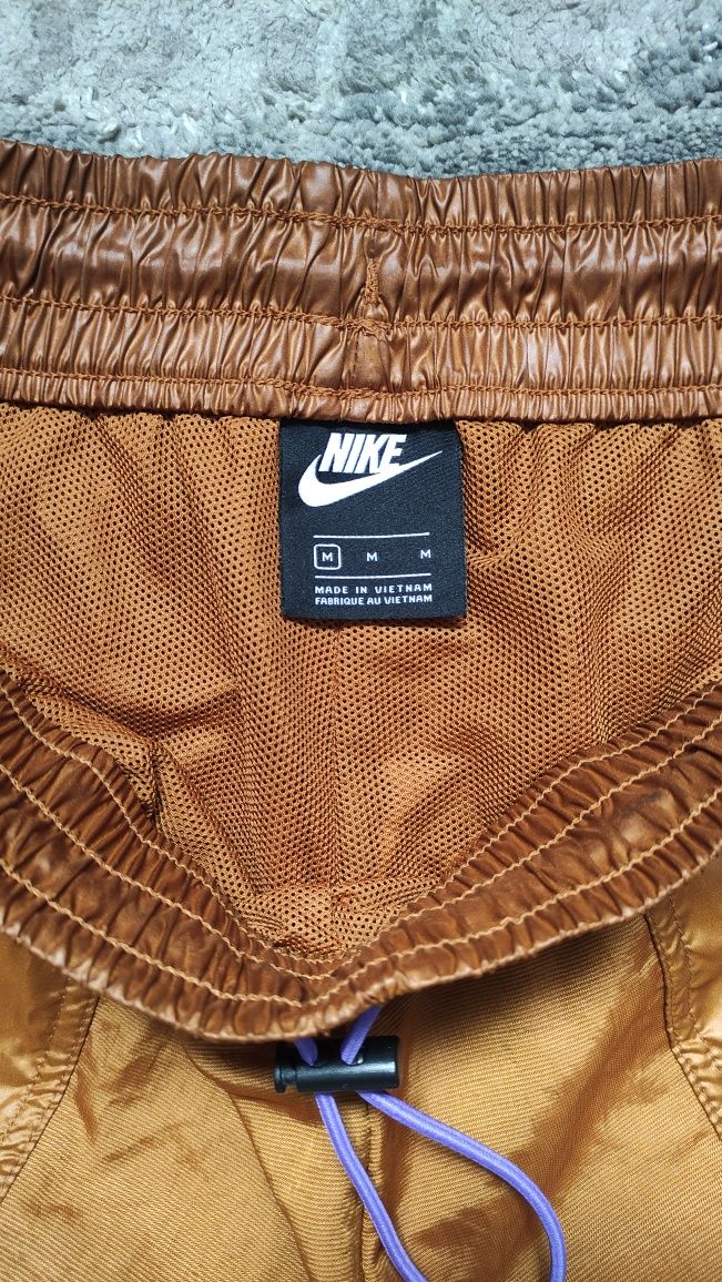 Нейлонові штани Nike. Новий стан