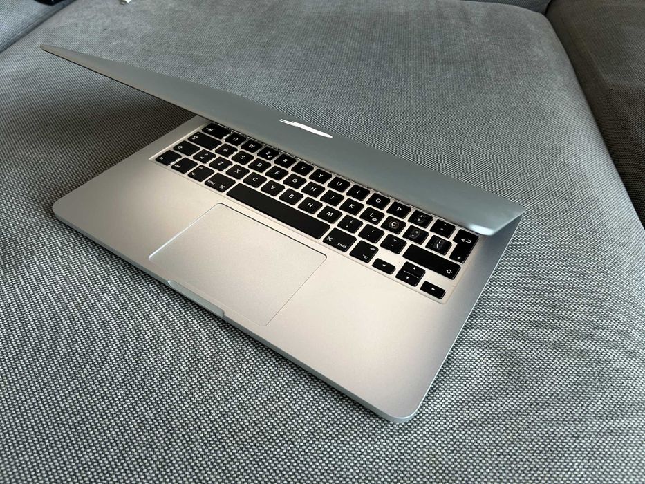 Macbook Pro 13" Sequoia - 2.6gh i5, ssd 500gb, 8gb Ram