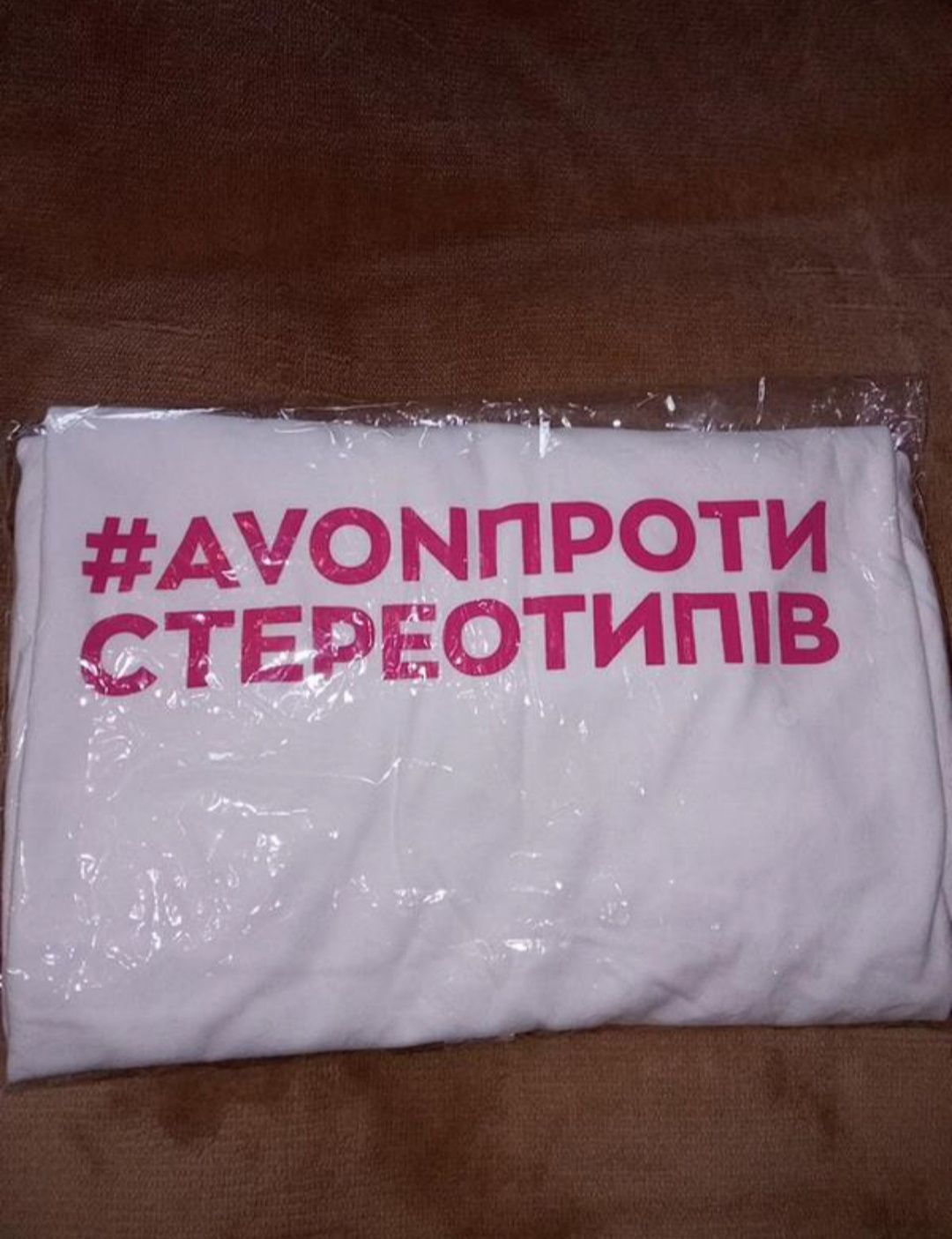 Жіноча футболка принт avon проти стереотипів