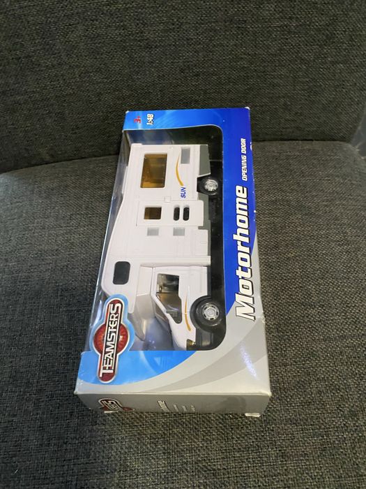 Игрушечный дом на колесах Teamsters Motorhome 1*48