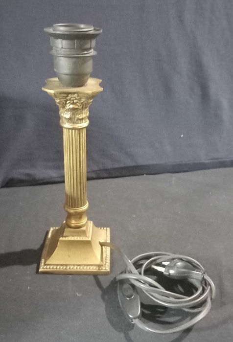 Base candeeiro antigo em latão