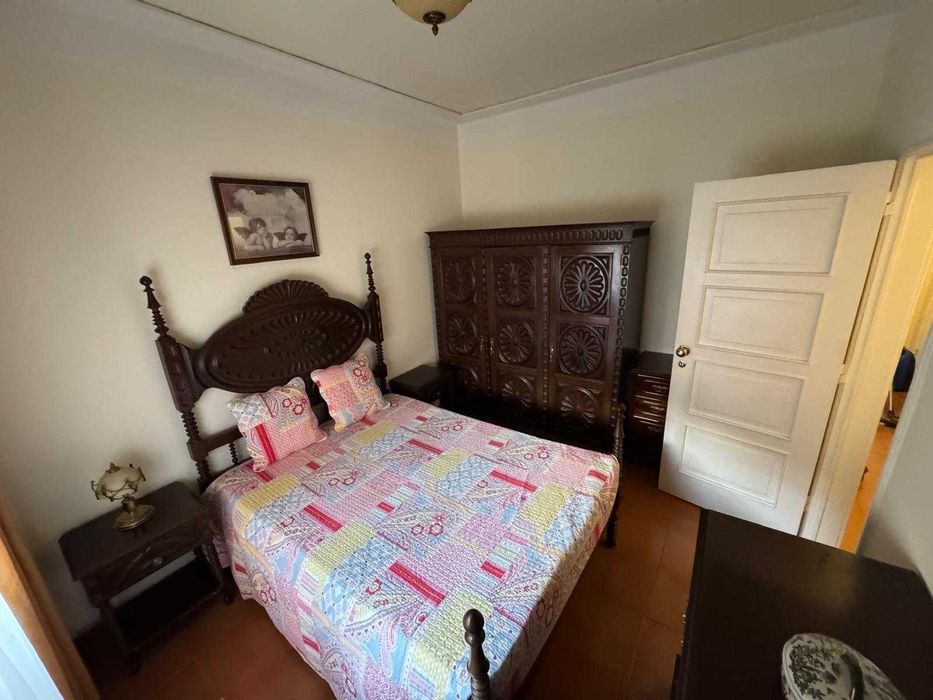 Mobília de quarto casal completa. Quase nova.