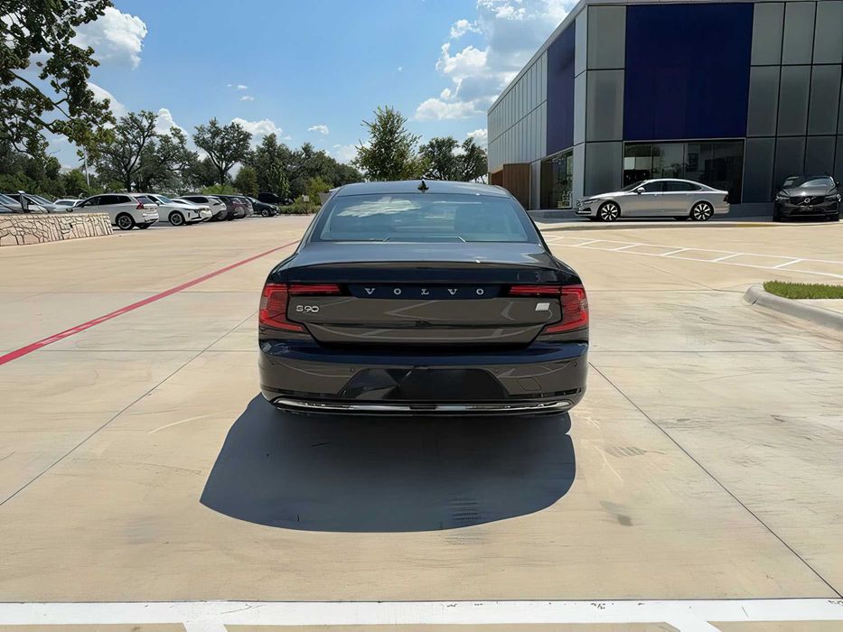 Volvo S90      2024