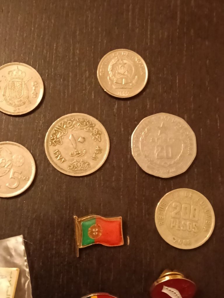 Lote de moedas e pins