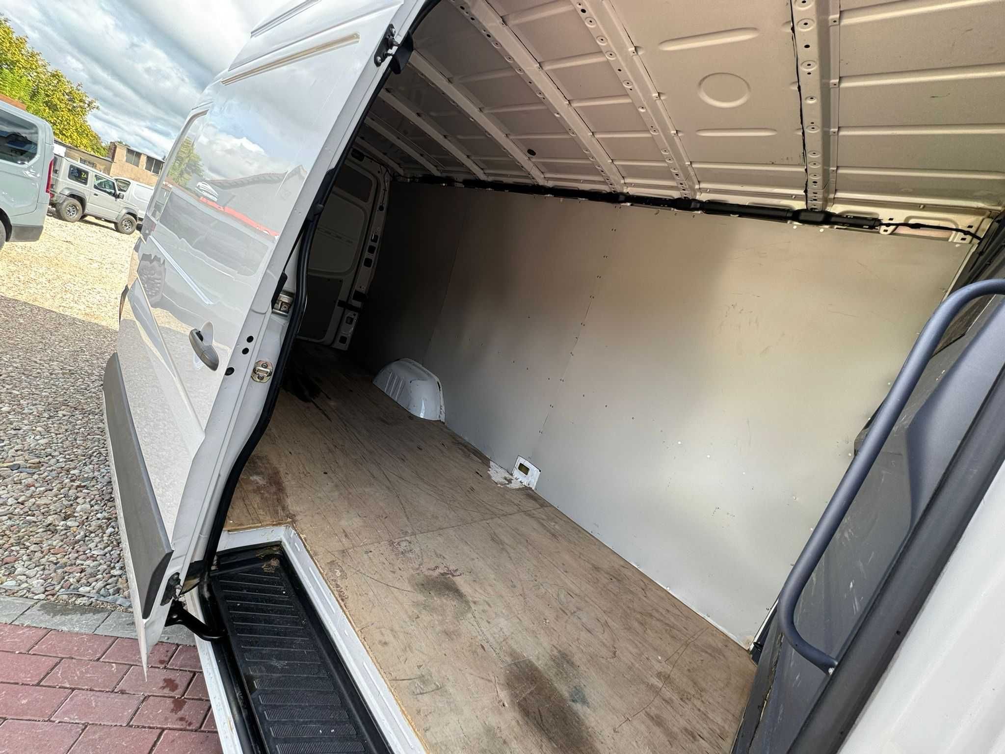Wypożyczalnia Perfekt Chodzież wynajem busa blaszak VW Crafter