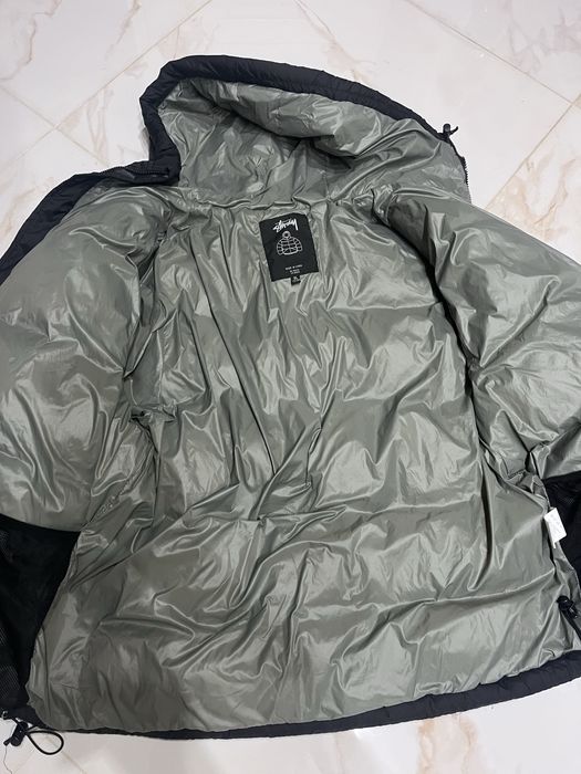 Продам пуховик Stussy