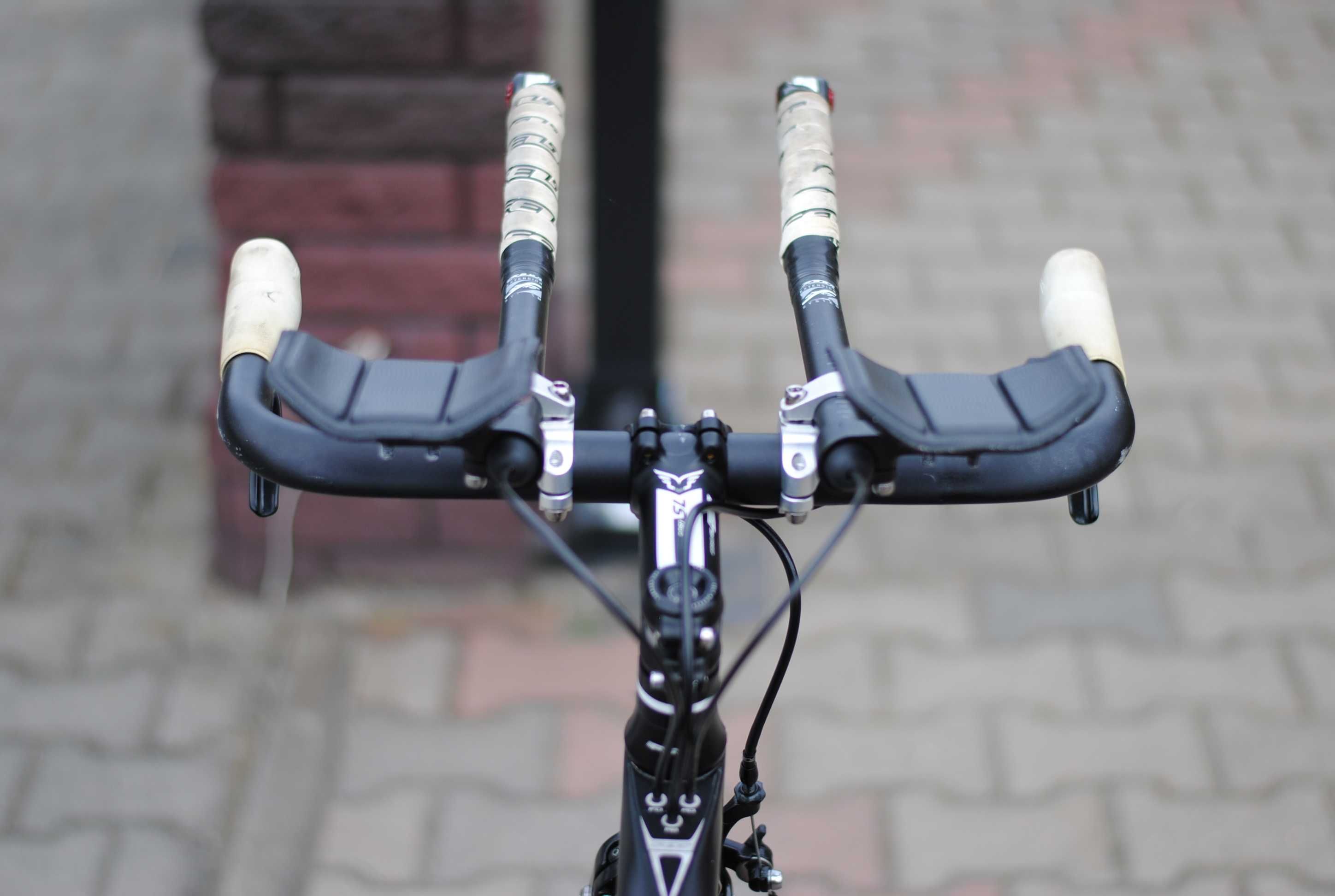 Szosowy rower szosa FELR B16 karbon,  osprzęt shimno 105 roz 54