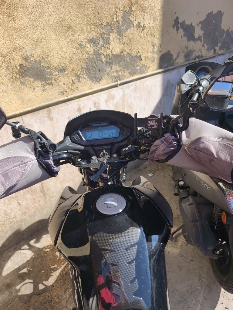 CB125F 2950€  Vendo como está preparada para trabalhar nas plataformas