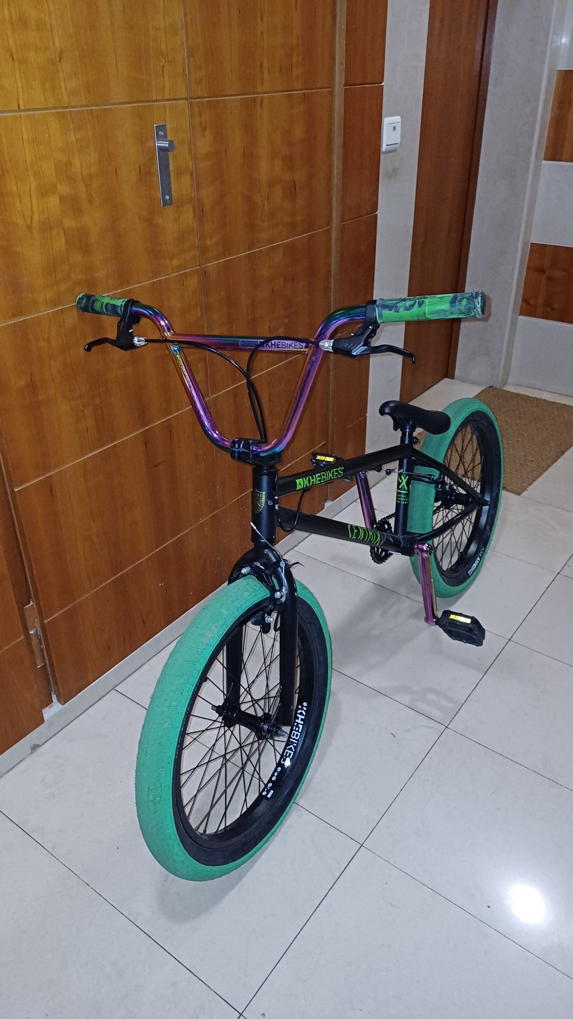 Bicicleta BMX em estado quase novo