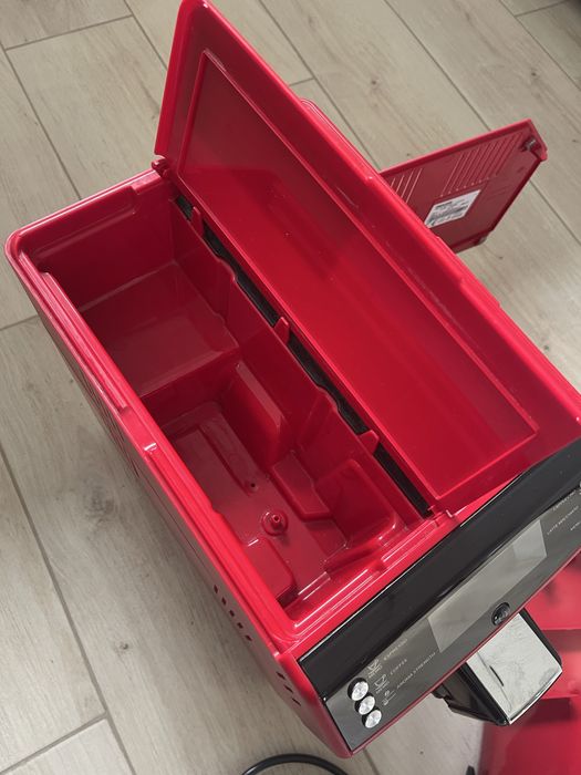 Продам кавомашину Philips EP 3363 червонa,