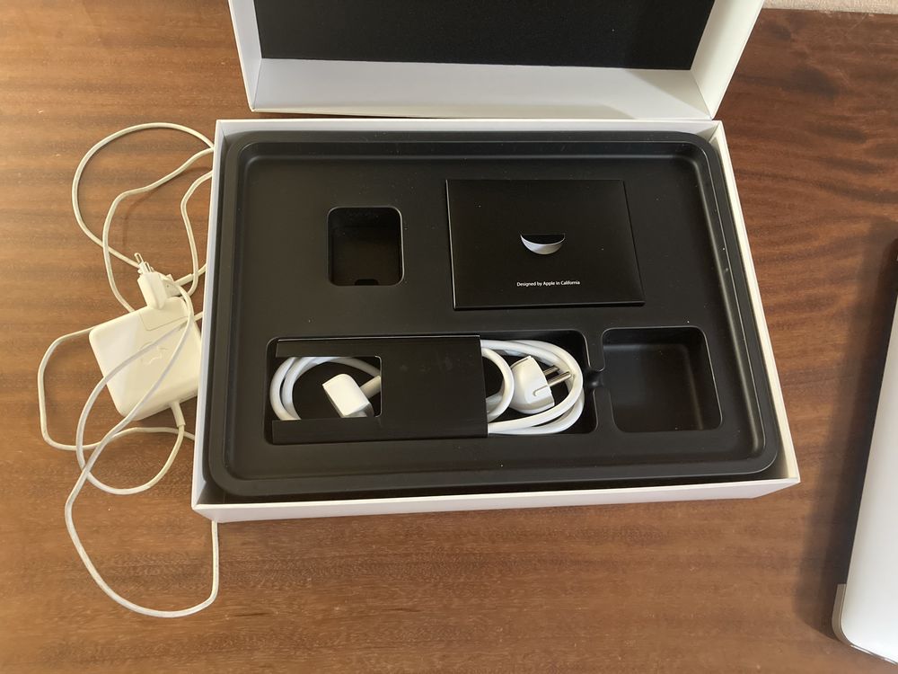 Apple macbook air 2017 з рідною коробкою та блоком живлення