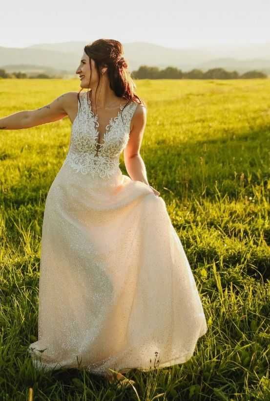 Suknia ślubna błyszcząca z brokatem