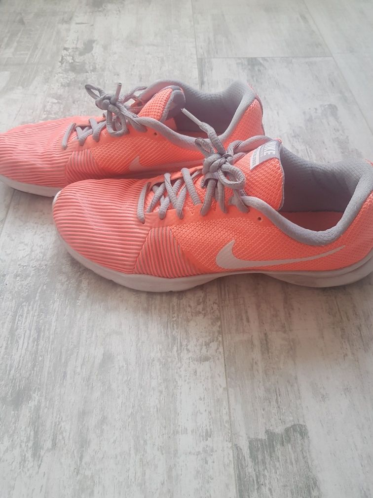 Buty NIKE rozmiar 40,5