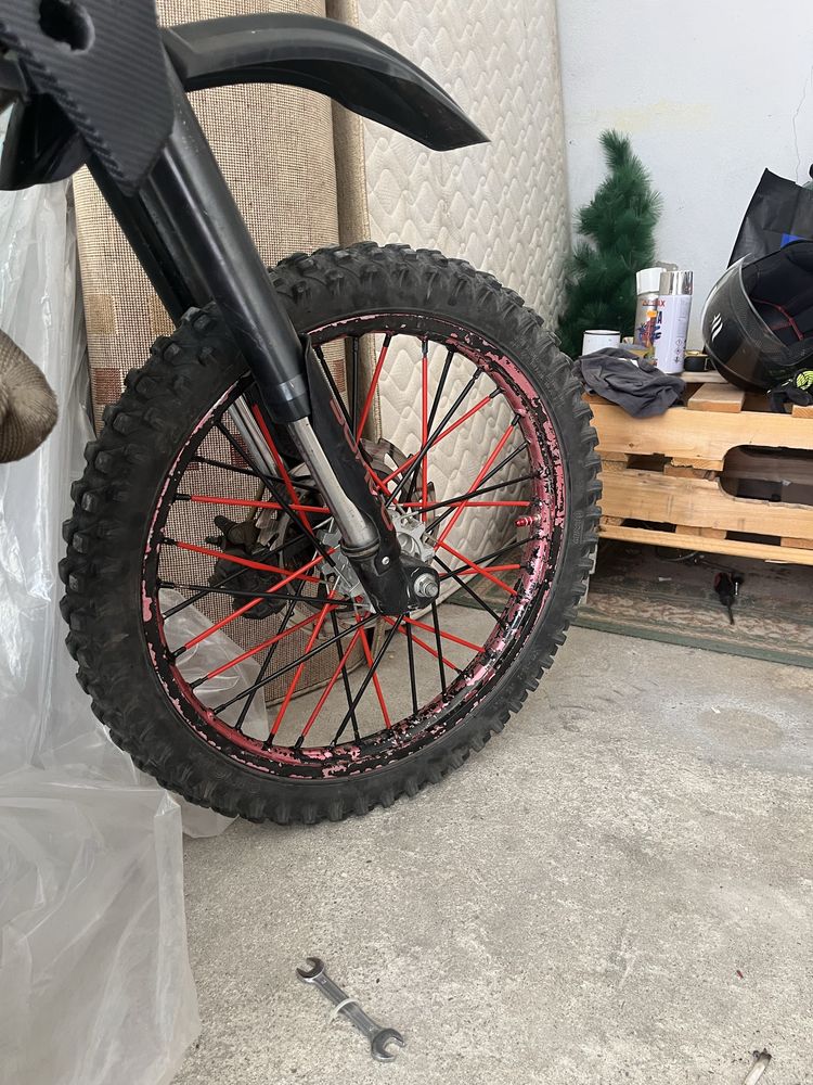 Mota 250 cc em muito bom estado