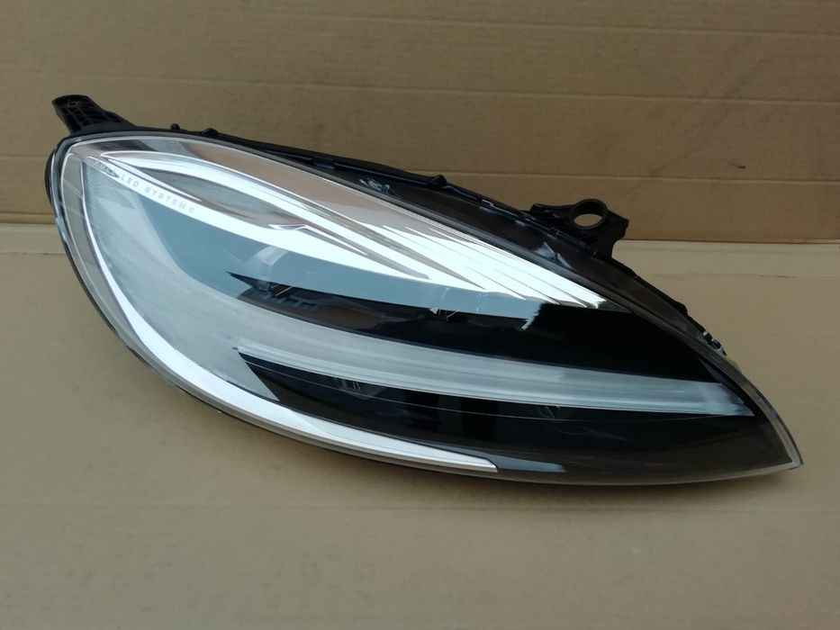 Otica direita ,volvo v40 original full led