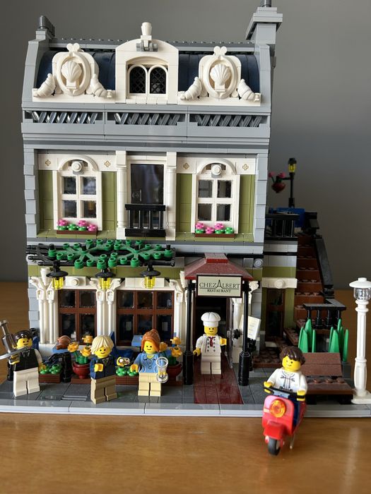 LEGO Modular Creator 10243 Parisian Restaurant