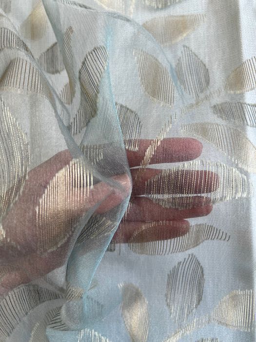 Firana/tkanina organza w niebieskim kolorze ze wzorem liści