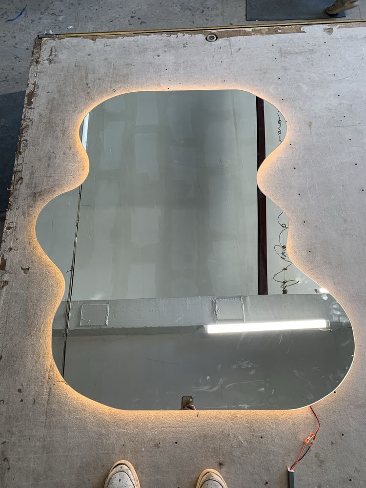 Lustro nieregularny kształt 140x140