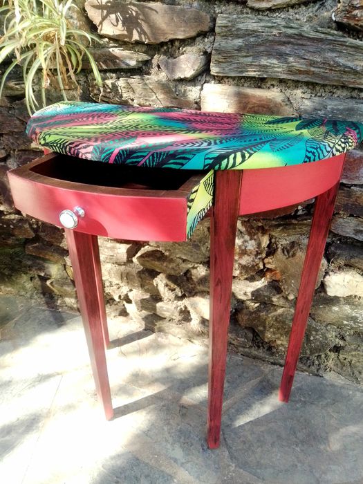 Mesa meia lua contemporânea