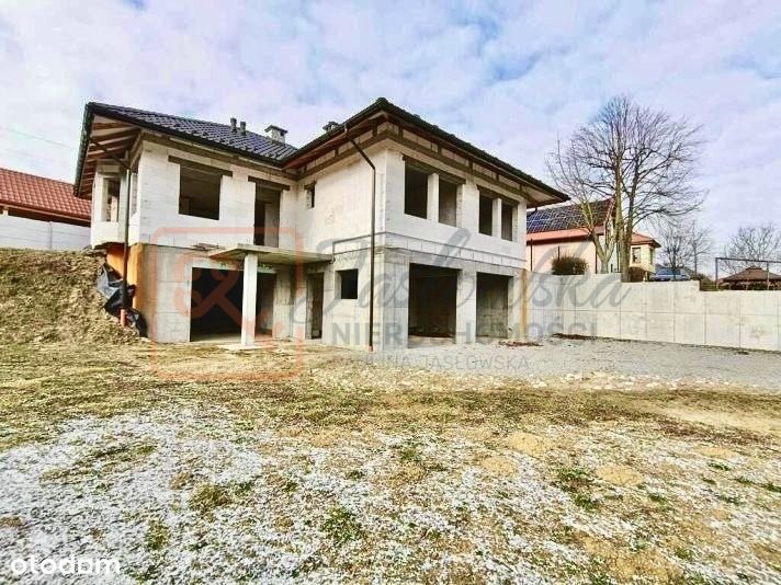 Dom parterowy z pełnym podpiwniczeniem – Dąbrowa.