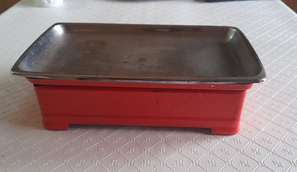 Balança de cozinha antiga vermelha