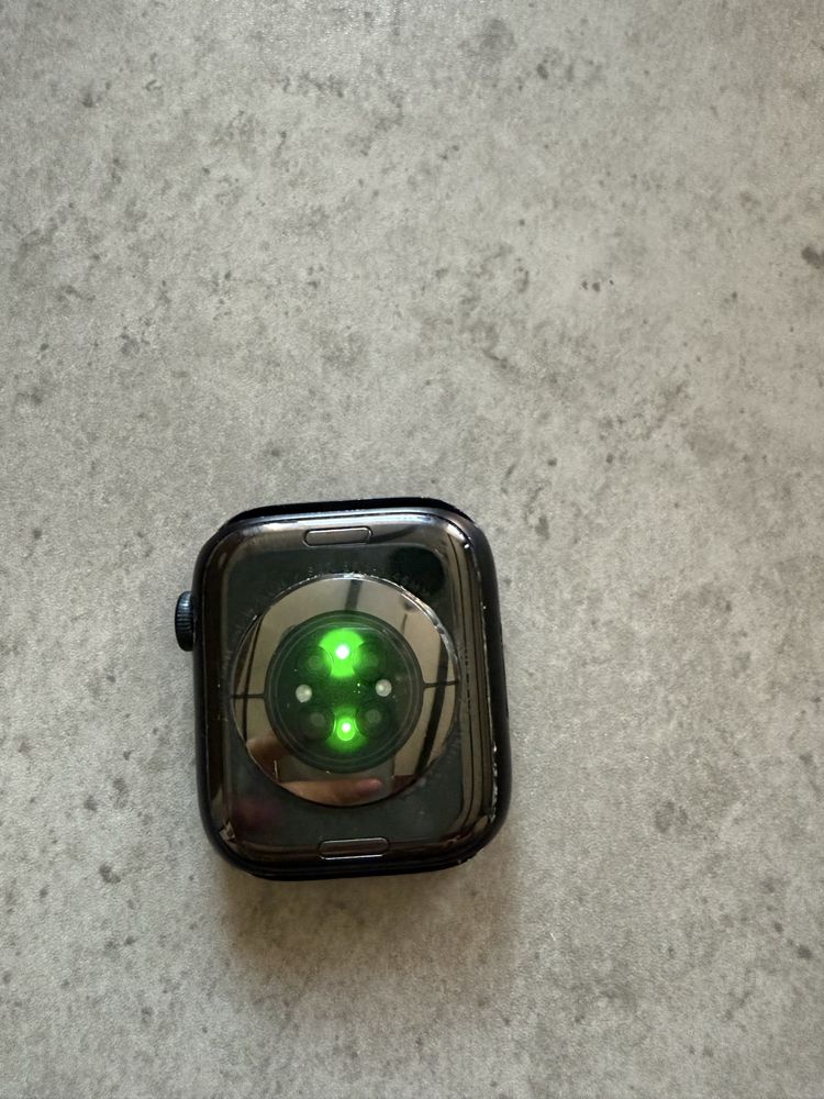 Zegarek  Apple watch series 8 45mm.