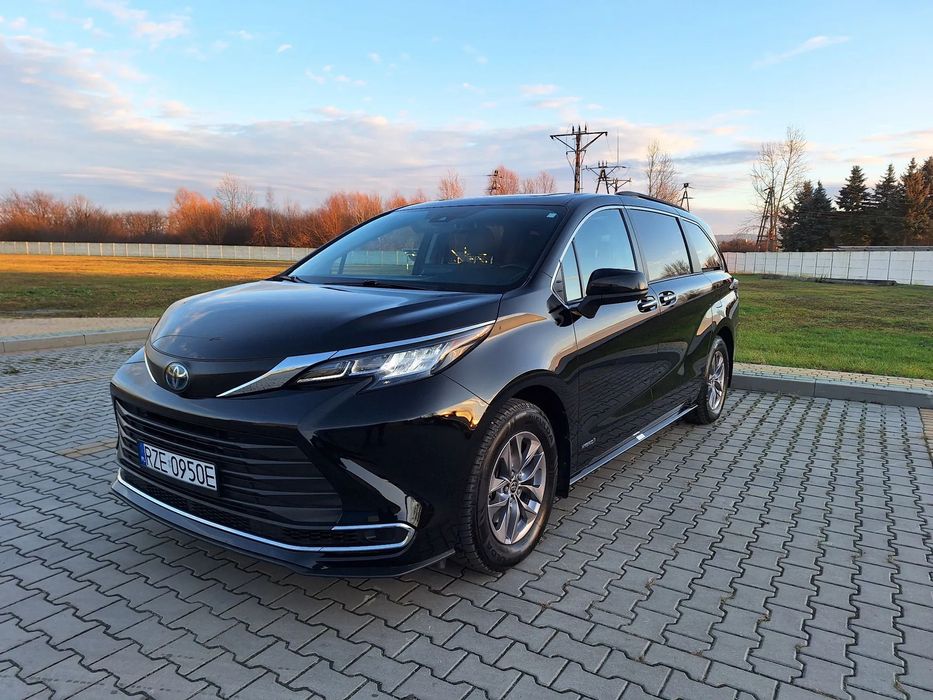 Toyota Sienna TOYOTA SIENNA / XLE / 2021 (cena do negocjacji)