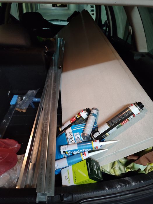 2 canais de 48 e 2 montantes; placas aquapanel 2 m; 2 latas poliuretan