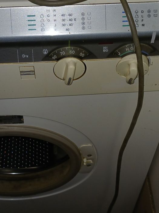 Продам на запчасти стиральную машину