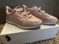 Продам женские кроссовки Puma