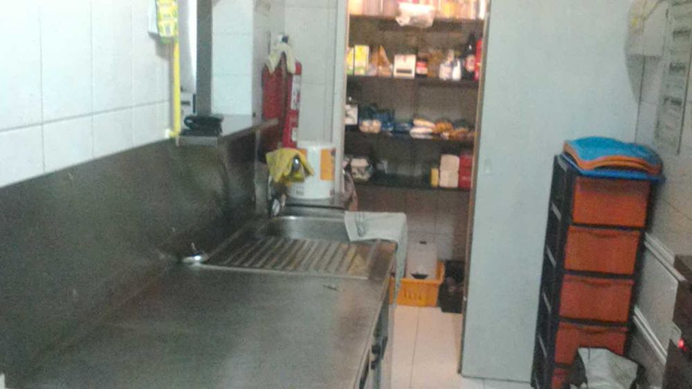 Arrenda-se  loja equipada para restauração