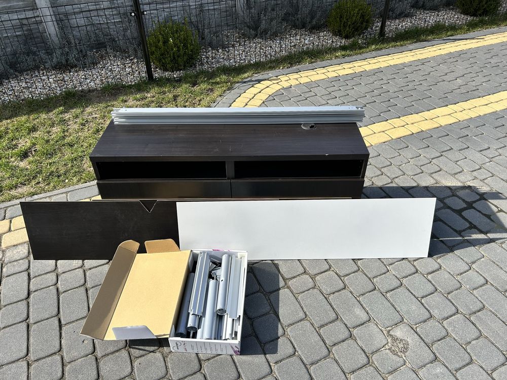 Regał rtv Besta ze ścianką Rtv Framsta z Ikea.