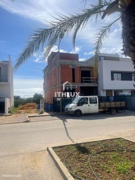 Descubra o Luxo Moderno em Tavira - Moradia com 4 quartos e 4 casas de