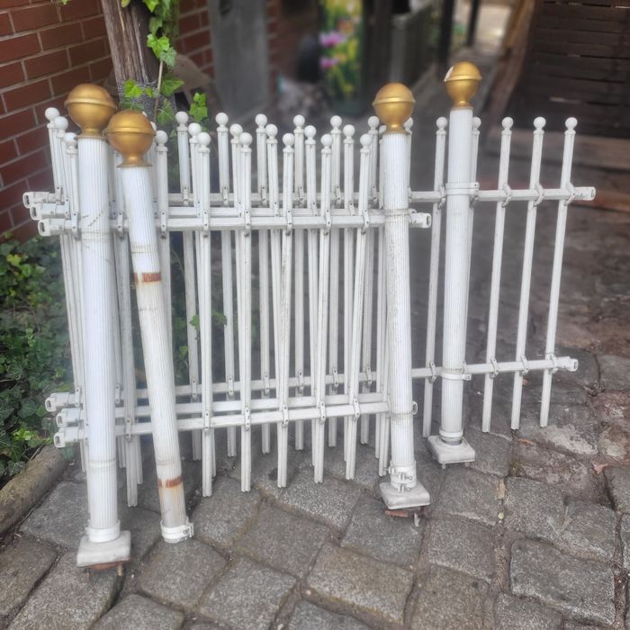 Małe ogrodzenie alu