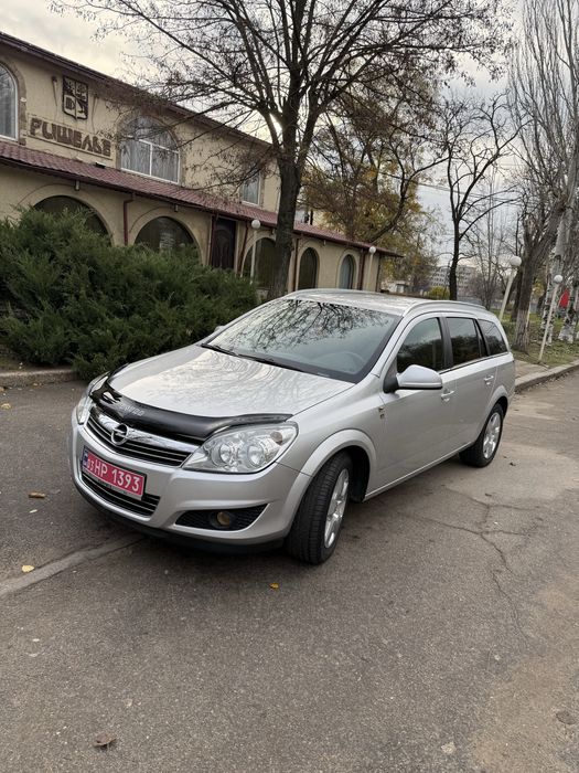 Продам Opel Astra H 2010