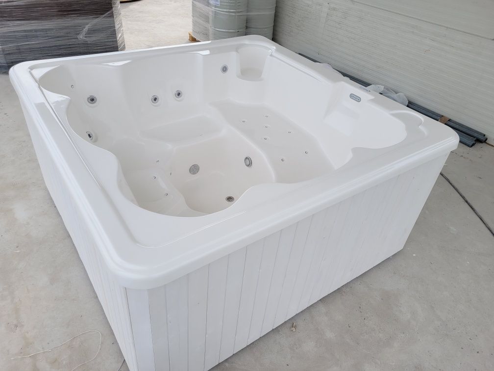 Jacuzzi COMFORT sterowanie WiFi  strefa SPA odpoczynku hydromasaż