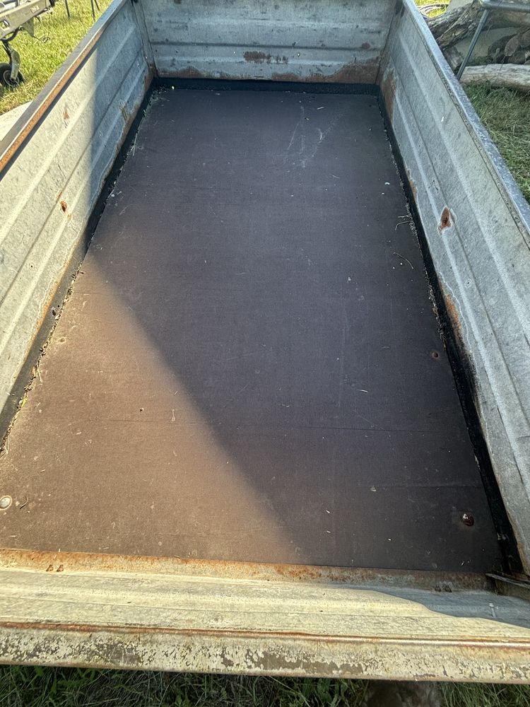 Przyczepka 750kg w idealnym stanie nowe opony