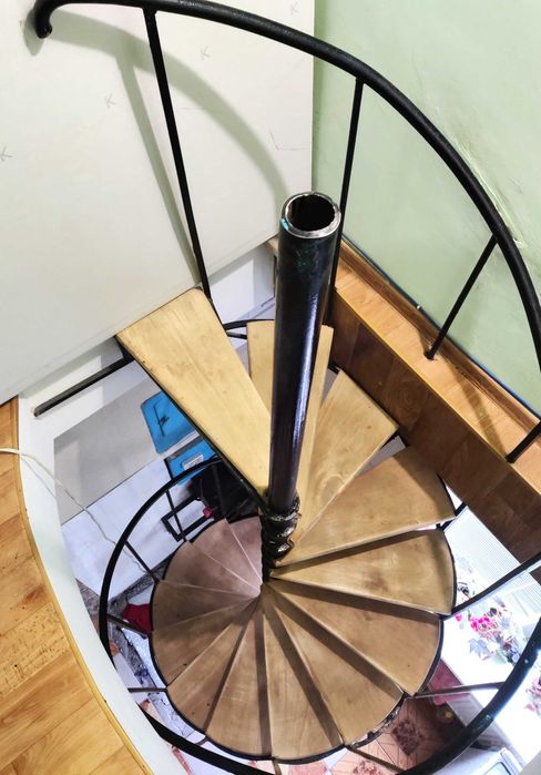 Сходи гвинтові металевий какркас дерево