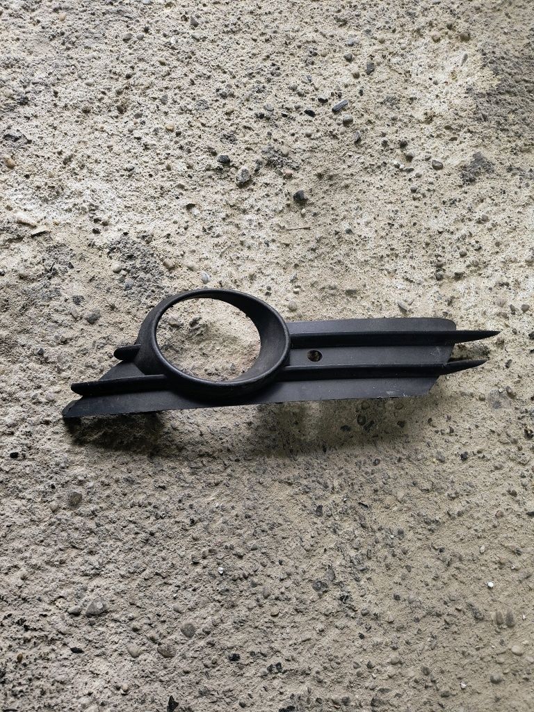 Zaślepka kratka zderzaka przedniego lewa opel corsa D