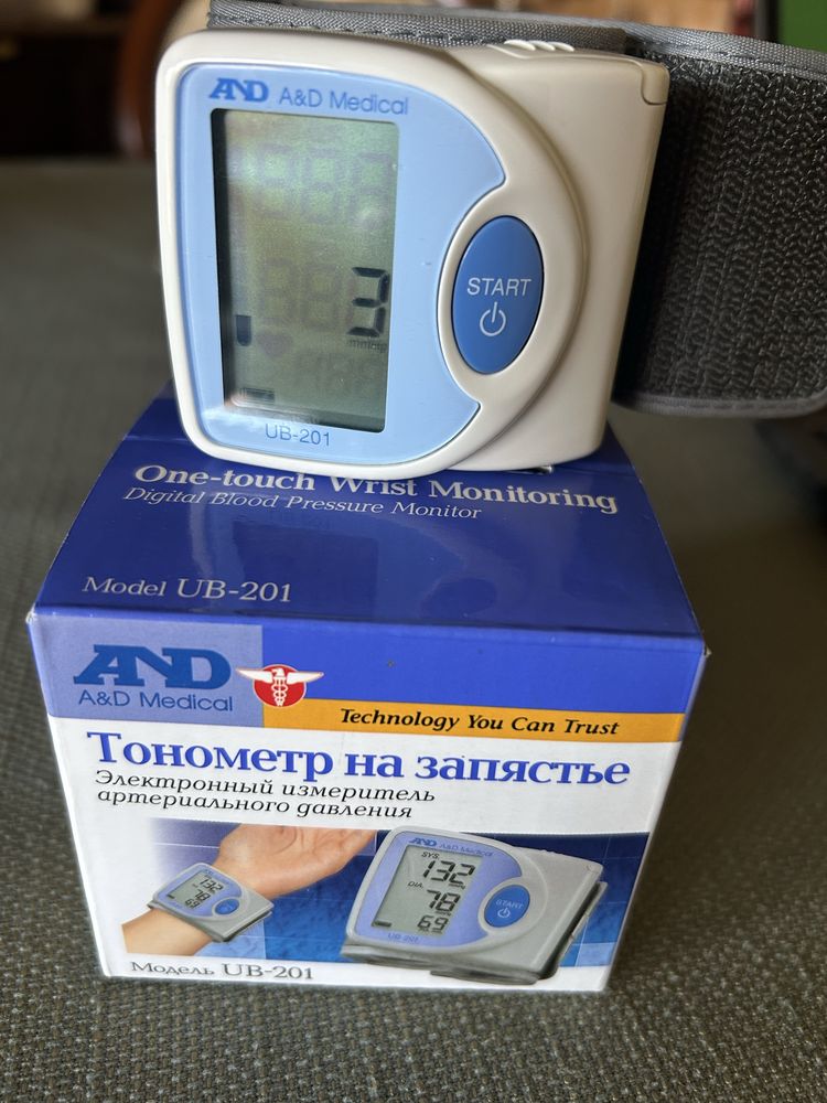 Тонометр на запʼястя A&D UB-201, Японія
