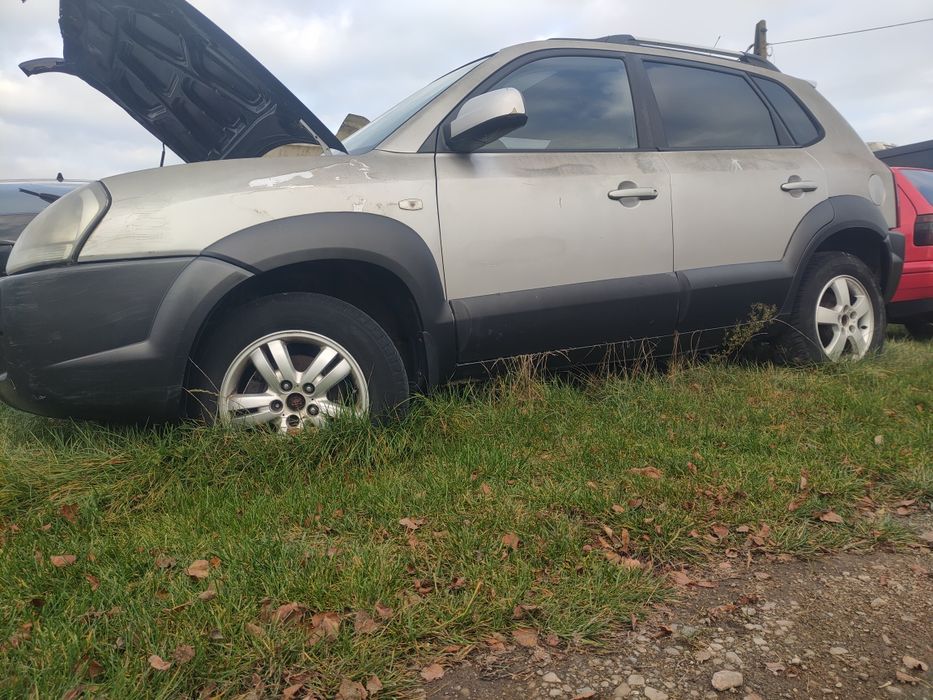 Sprzedam w całości Hyundai Tucson 2.0 benzyna 4WD czytaj opis.