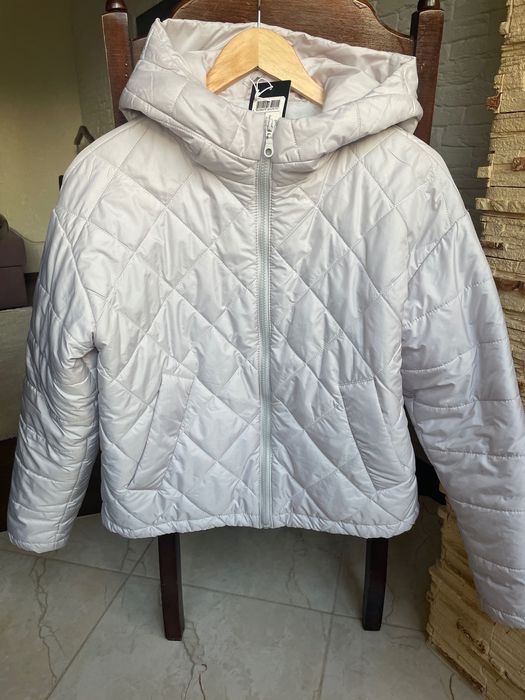 Жіноча куртка вітровка утеплена розм 44 з капюшоном